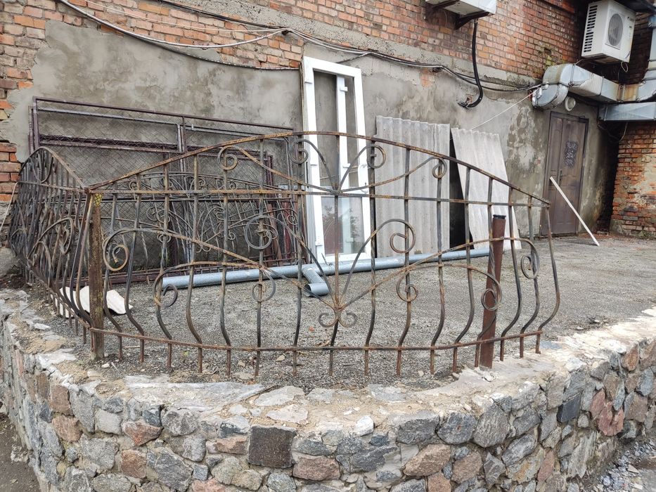 Кований секційний забор