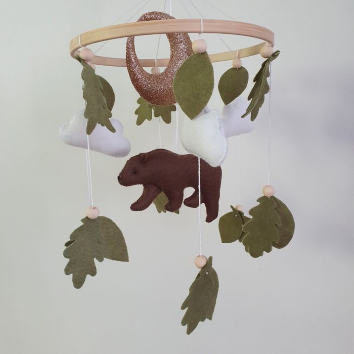 Karuzela motyw lesny niedzwiedz baby shower do łóżeczka