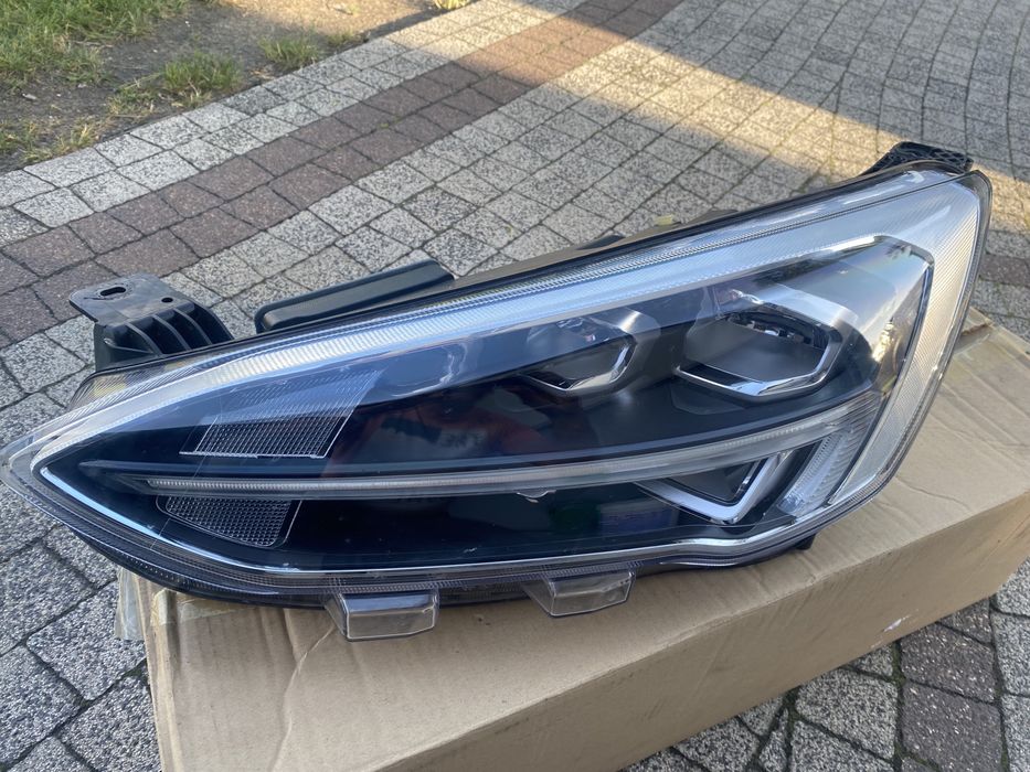 Lewa lampa full leed ford focus mk 4