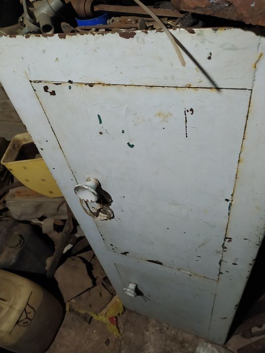 Сейф  радянського  виробництва .