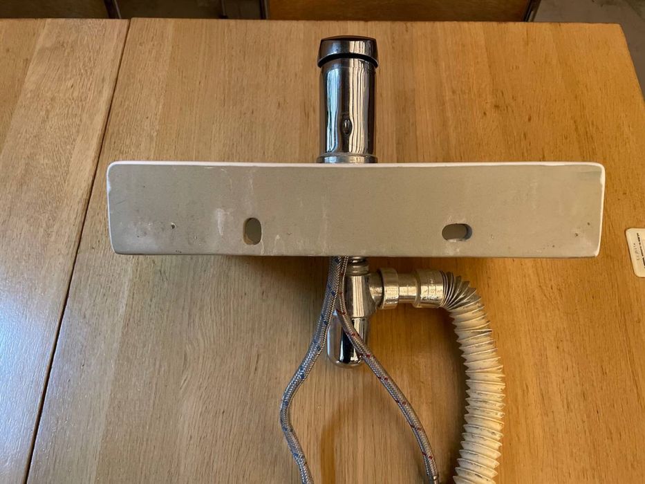 Комплект змішувач з умивальником