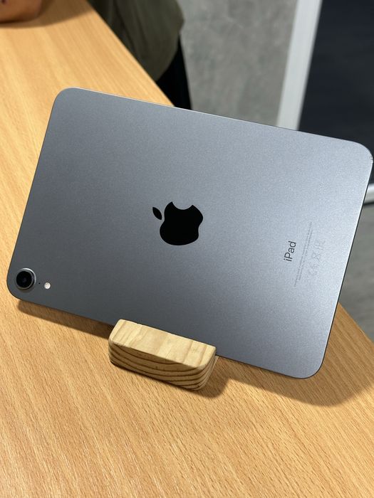 iPad 8 (2020) • 64GB Wi-Fi • Space Gray