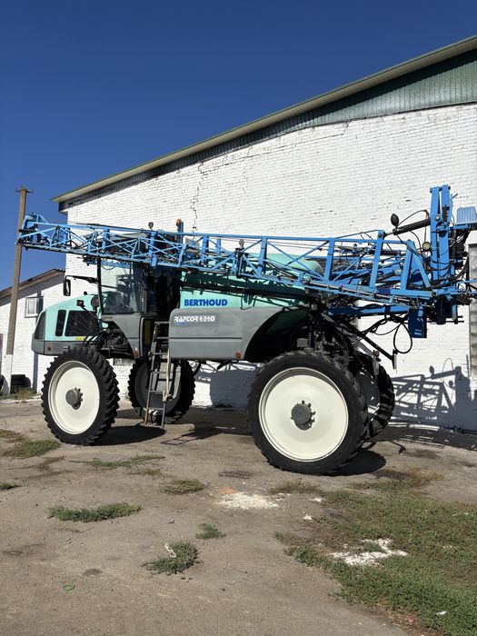 Самохідний оприскувач Berthoud Raptor 4240