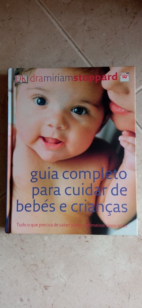 Livro "Guia completo para cuidar de bebés e crianças"