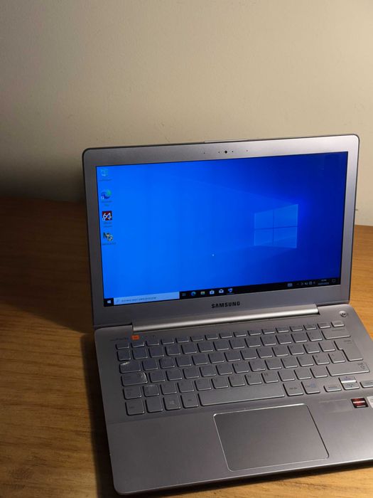 Portátil Samsung i7 - modelo NP730U3E