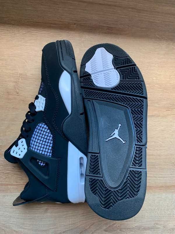Jordan4RetroBiałyGrzmot r.38