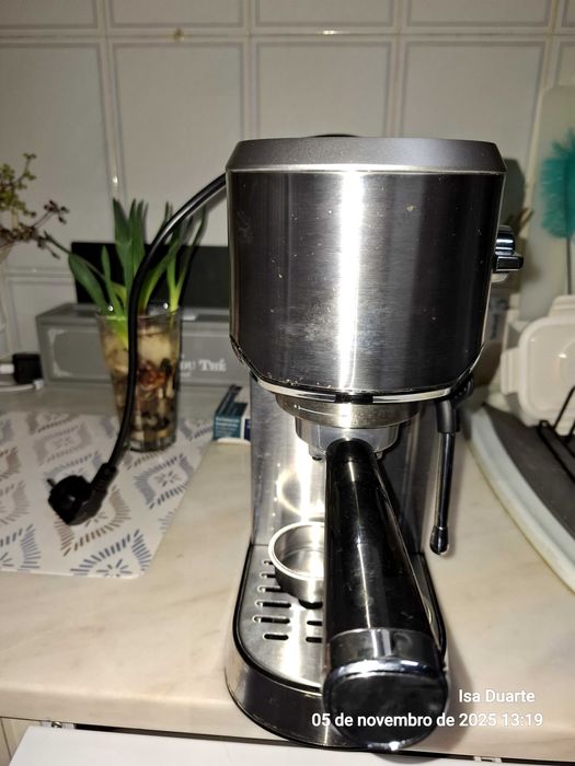 Maquina de café com manipulo e com bastante pressão