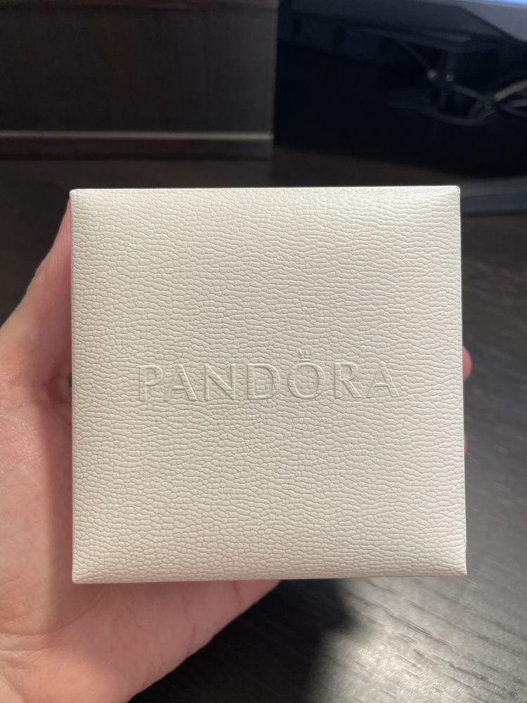 Коробка від браслету Pandora