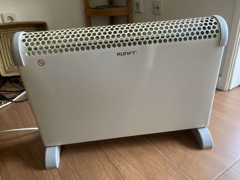 Aquecedor eletrico Kunft que dá para pendurar