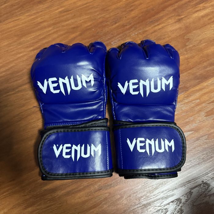 Перчатки веном как новые