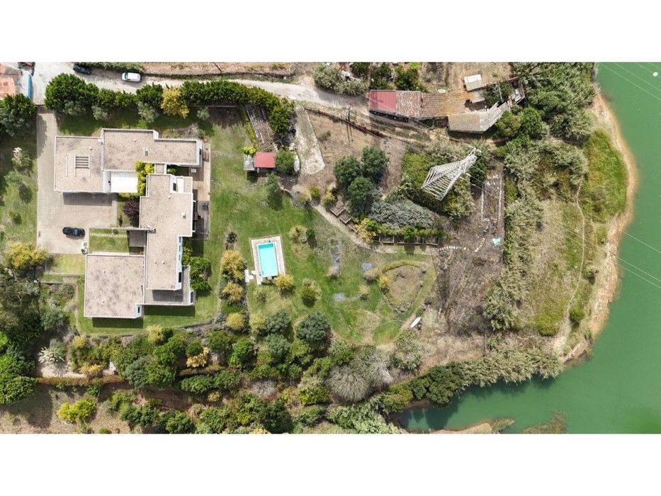 Excelente Moradia / Quinta, área de terreno com 14.600 m2, piscina ...