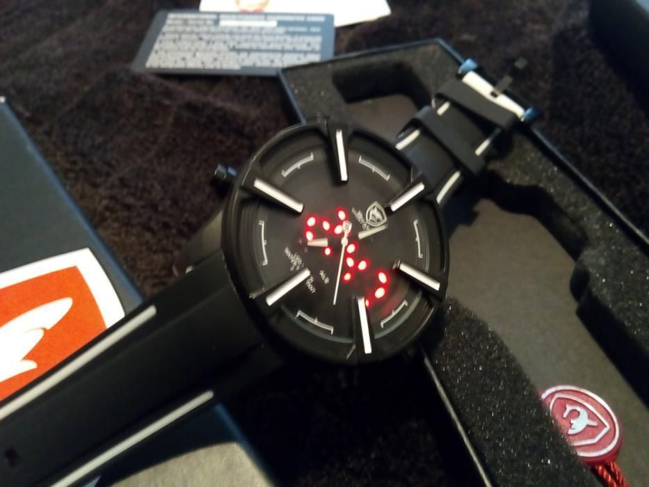 Relógio Shark com display digital e analógico. Fabrico japones
