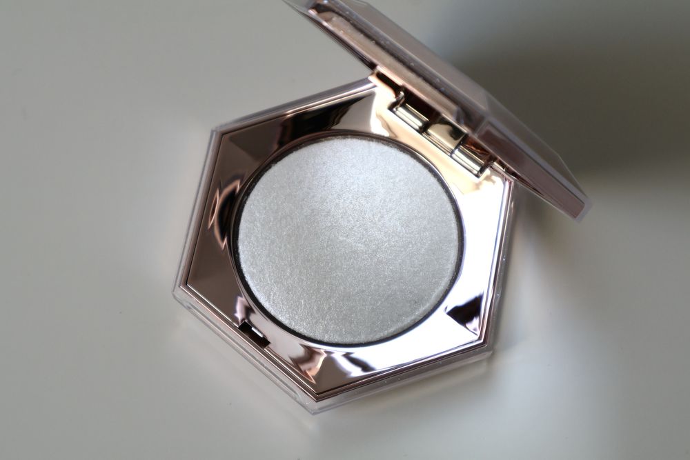Iluminador Fenty Beauty Diamond Bomb – PORTES INCLUÍDOS