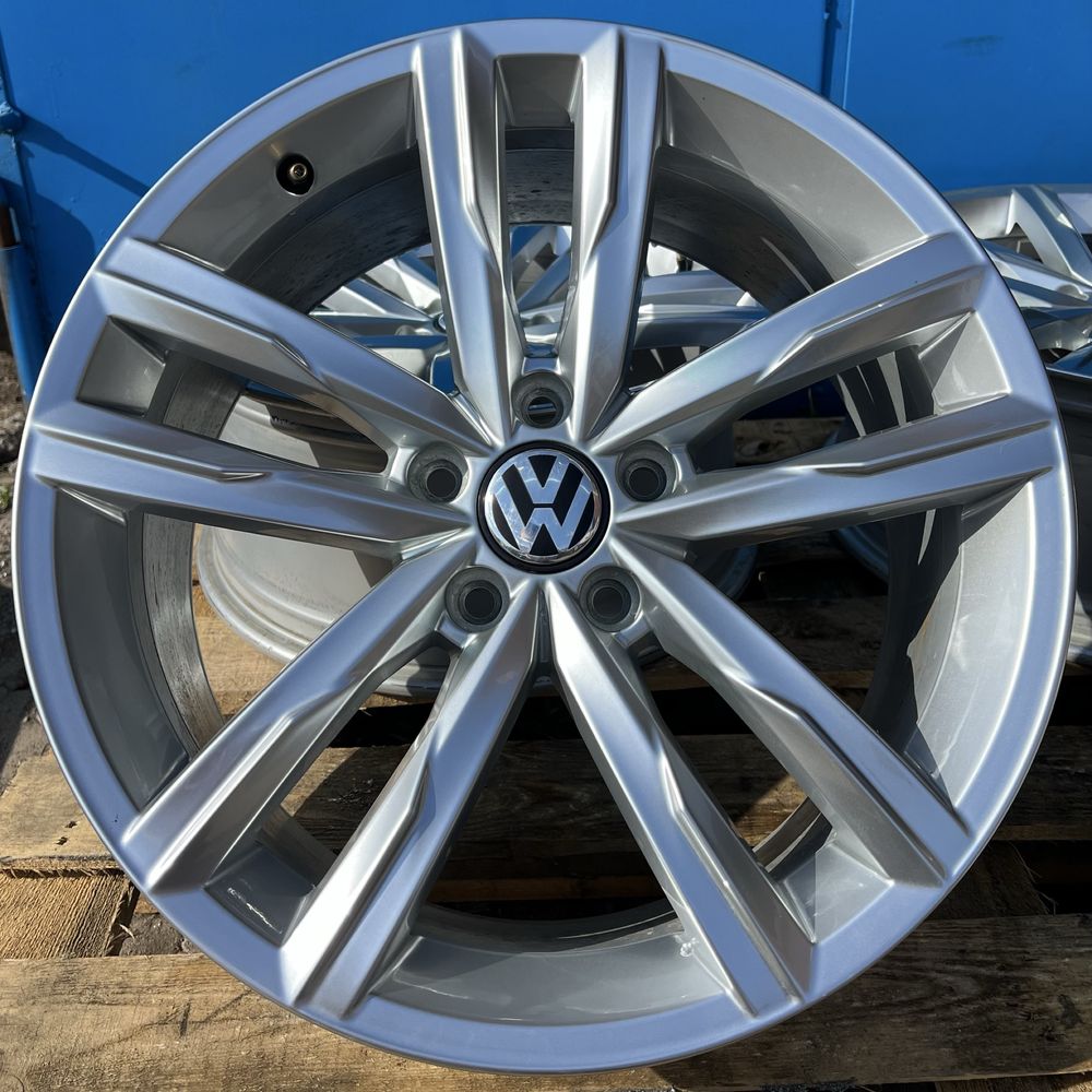 5x112 r18 диски оригінал R line vw  Golf Passat  Tiguan  стан нових !!
