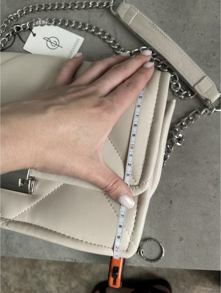 Сумка Stradivarius бежева на ланцюжку нова