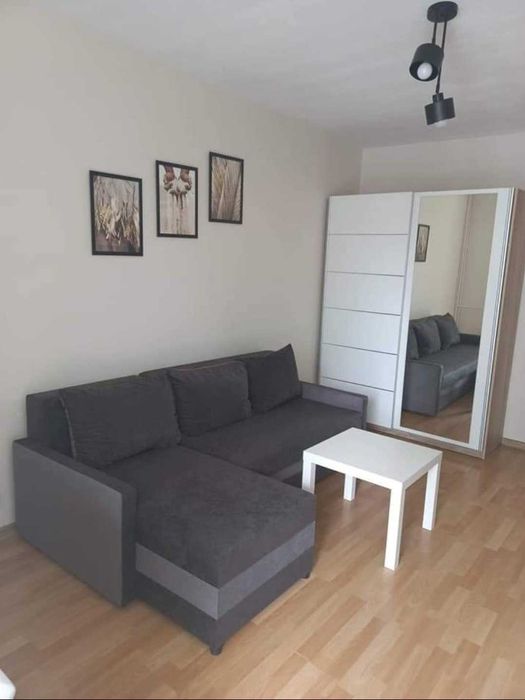 Wynajmę mieszkanie - dużą KAWALERKĘ