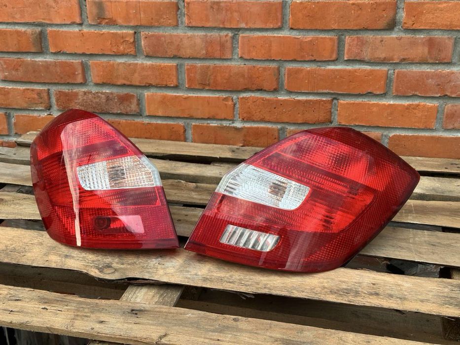 Шкода Фабія ліхтарі Skoda Fabia оригінал задні фонарі стопи