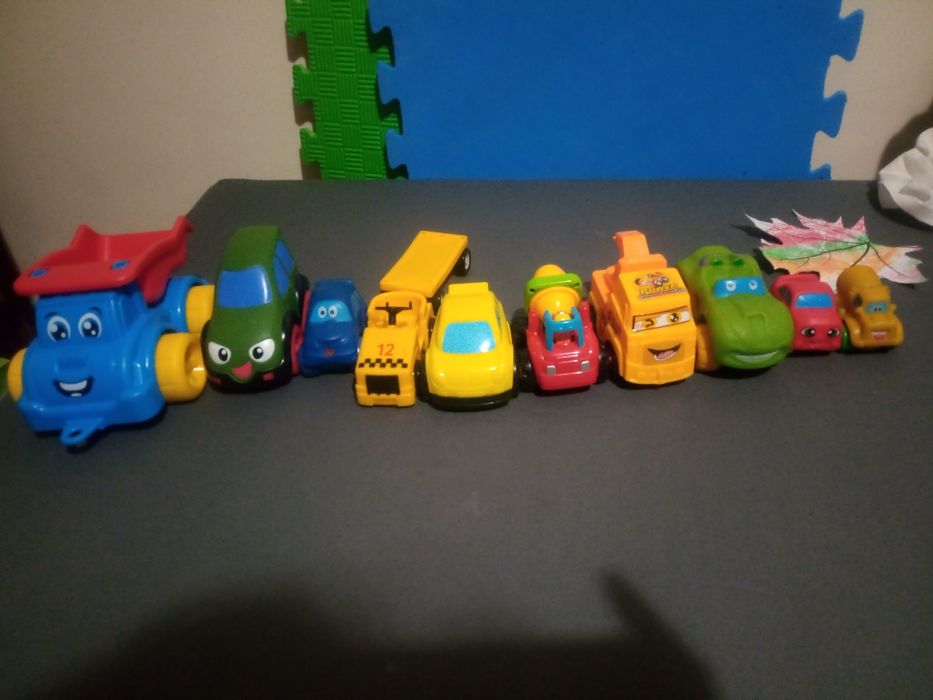 Машинки для найменших машинка пластмасова дитяча