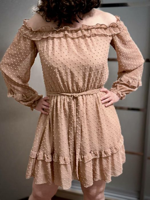 Сукня
Колір пудра
Розмір М