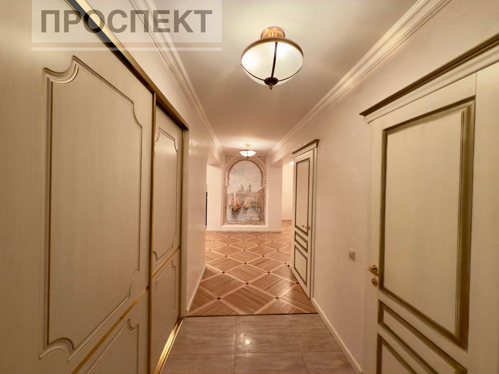 Продаж 4-х кімн.квартири з Авторским ремонтом вул. Петропавлівська .