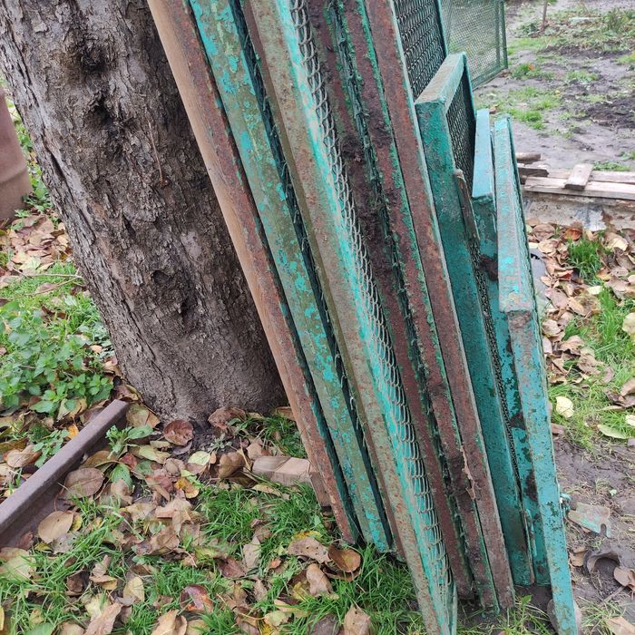 Секції паркану, огорожа