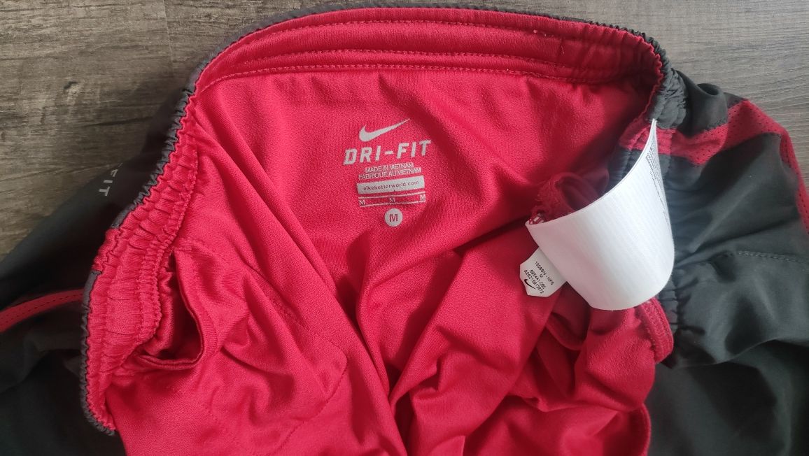 świeyne spodenki do biegania Nike running dri-fit jak nowe