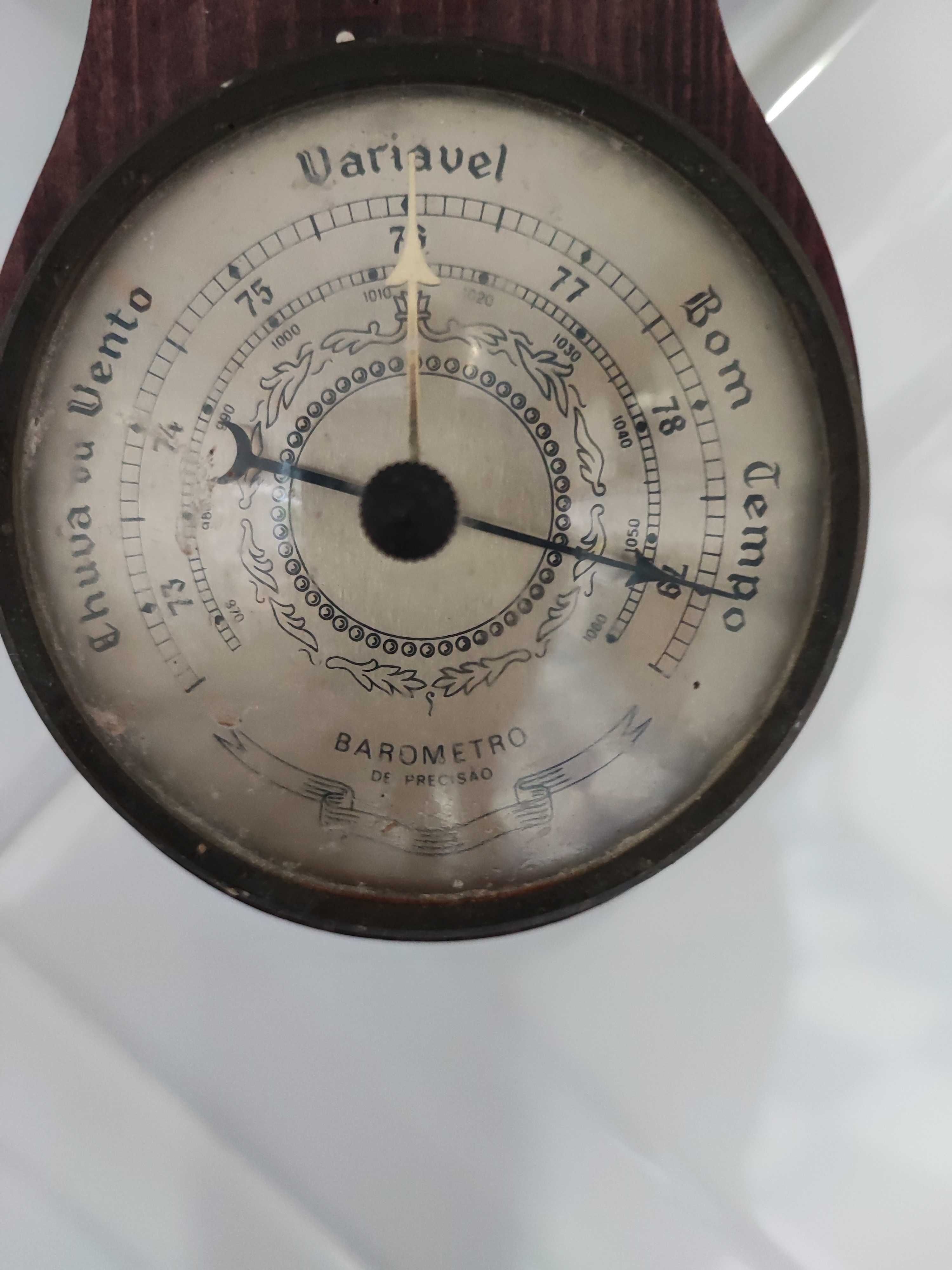 Relógio com Barômetro e Termômetro