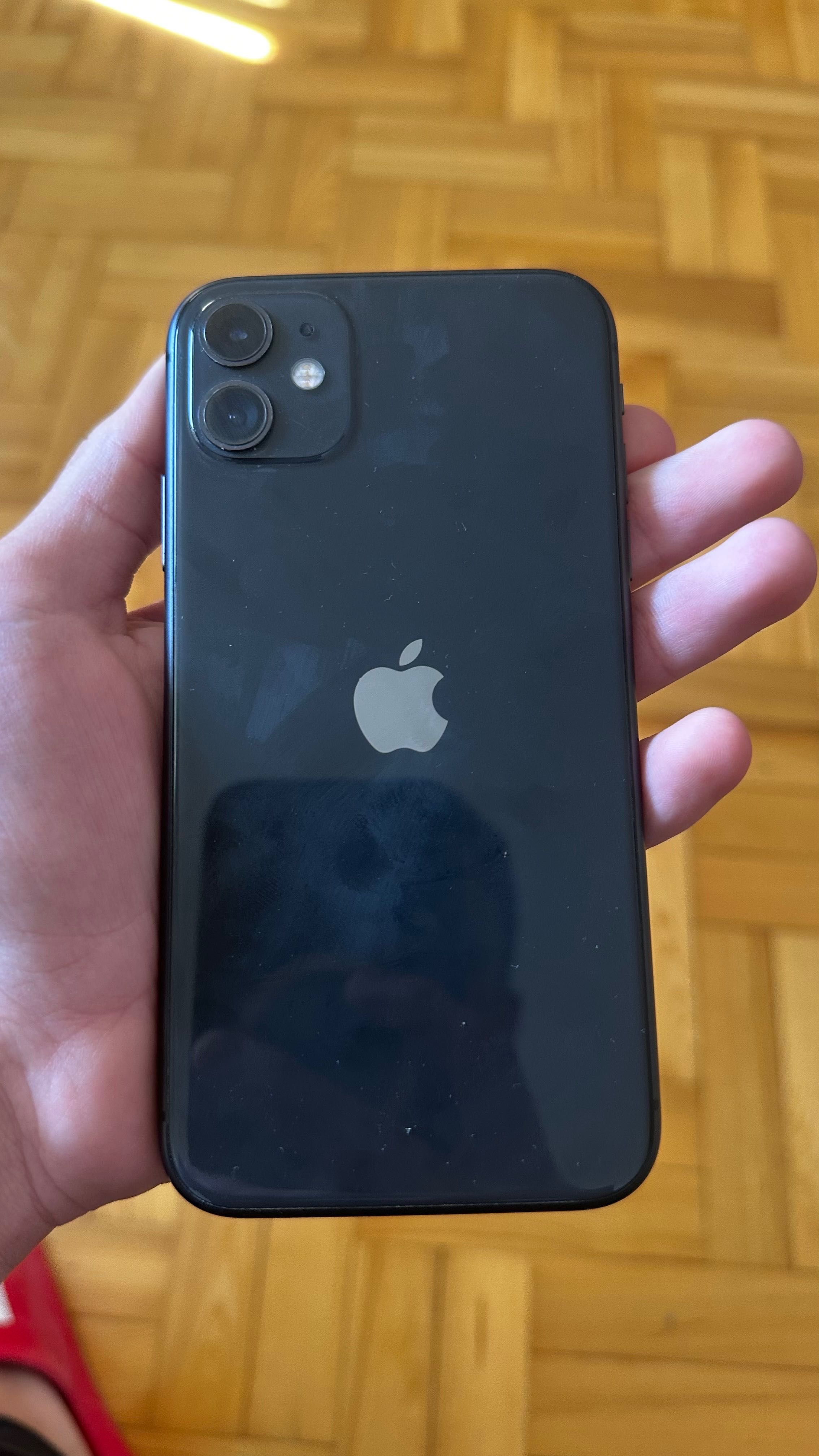 iPhone 11 black.