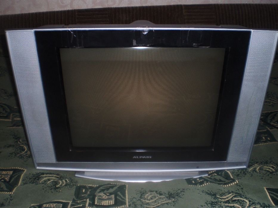 Телевизор - ALPARI - диаметр - 29, в рабочем состоянии + DVD + диски