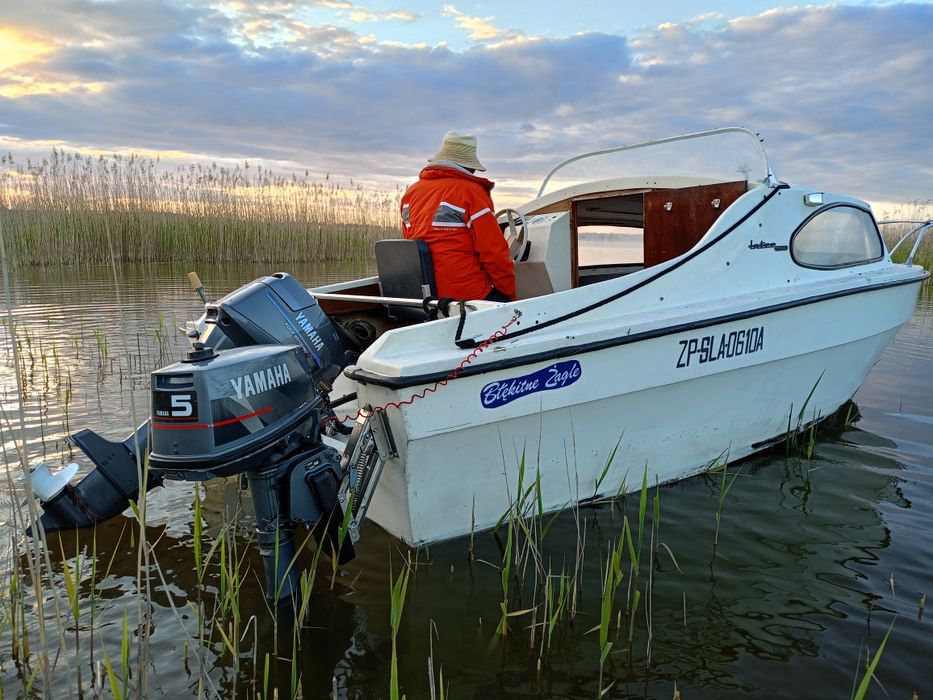 Łódka wędkarska kabinowa