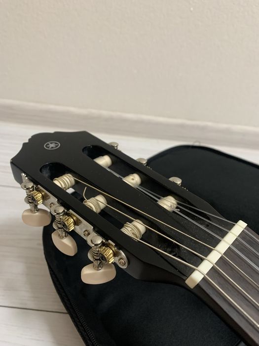 Гітара Yamaha С40 у хорошому стані +чохол, медіатори, два каподастера