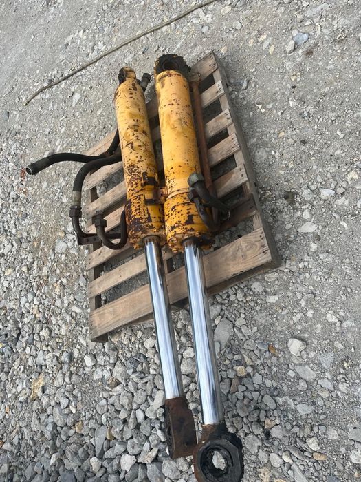 Siłowniki hydrauliczne z ładowarki