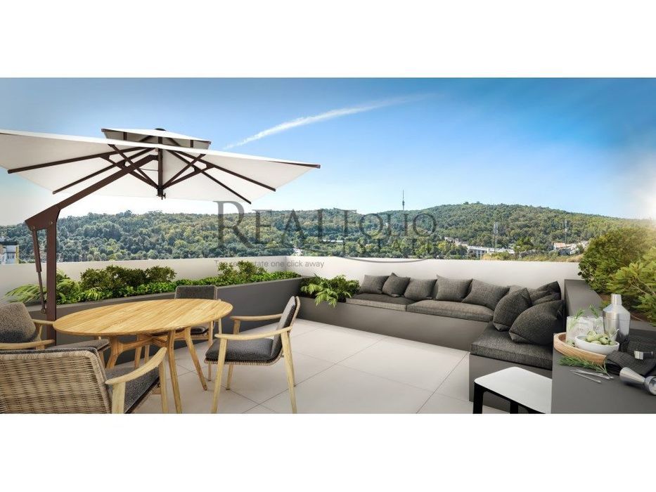 Apartamento T2+1 duplex com terraço e varandas