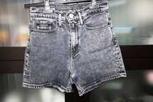 Calções cinza escuros CALVIN KLEIN tamanho 25