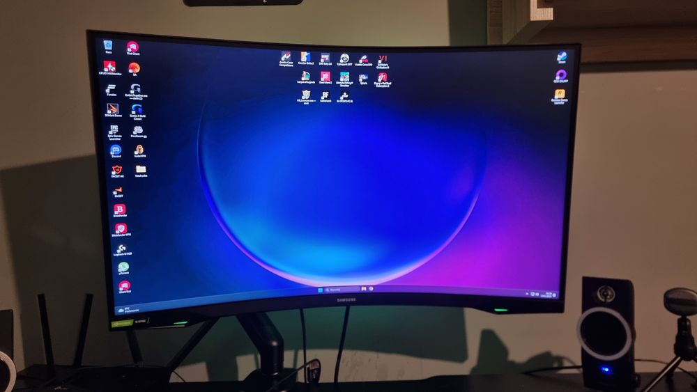 Samsung g7 32" 240hz qled 1440p