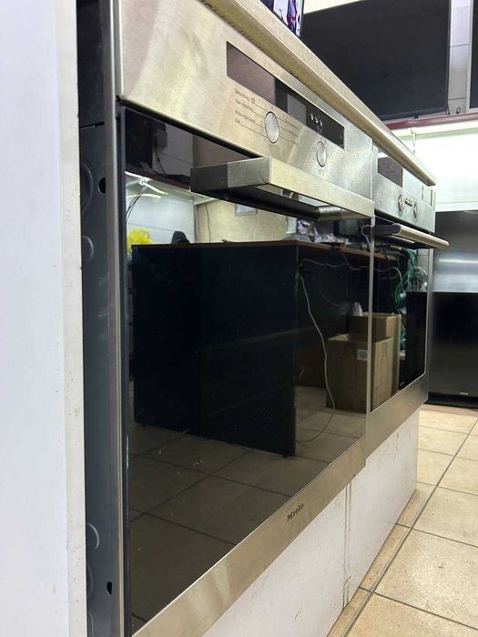 Вбудована духова шафа 
mod. H4250B  з Німечинни Б\В