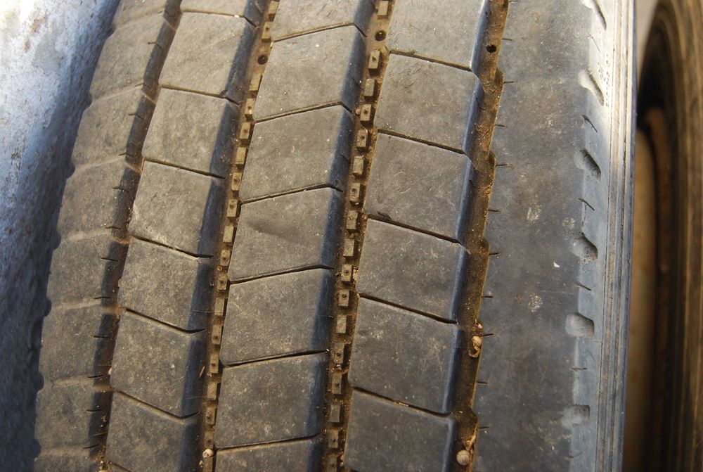 pneus  215/75 R17.5