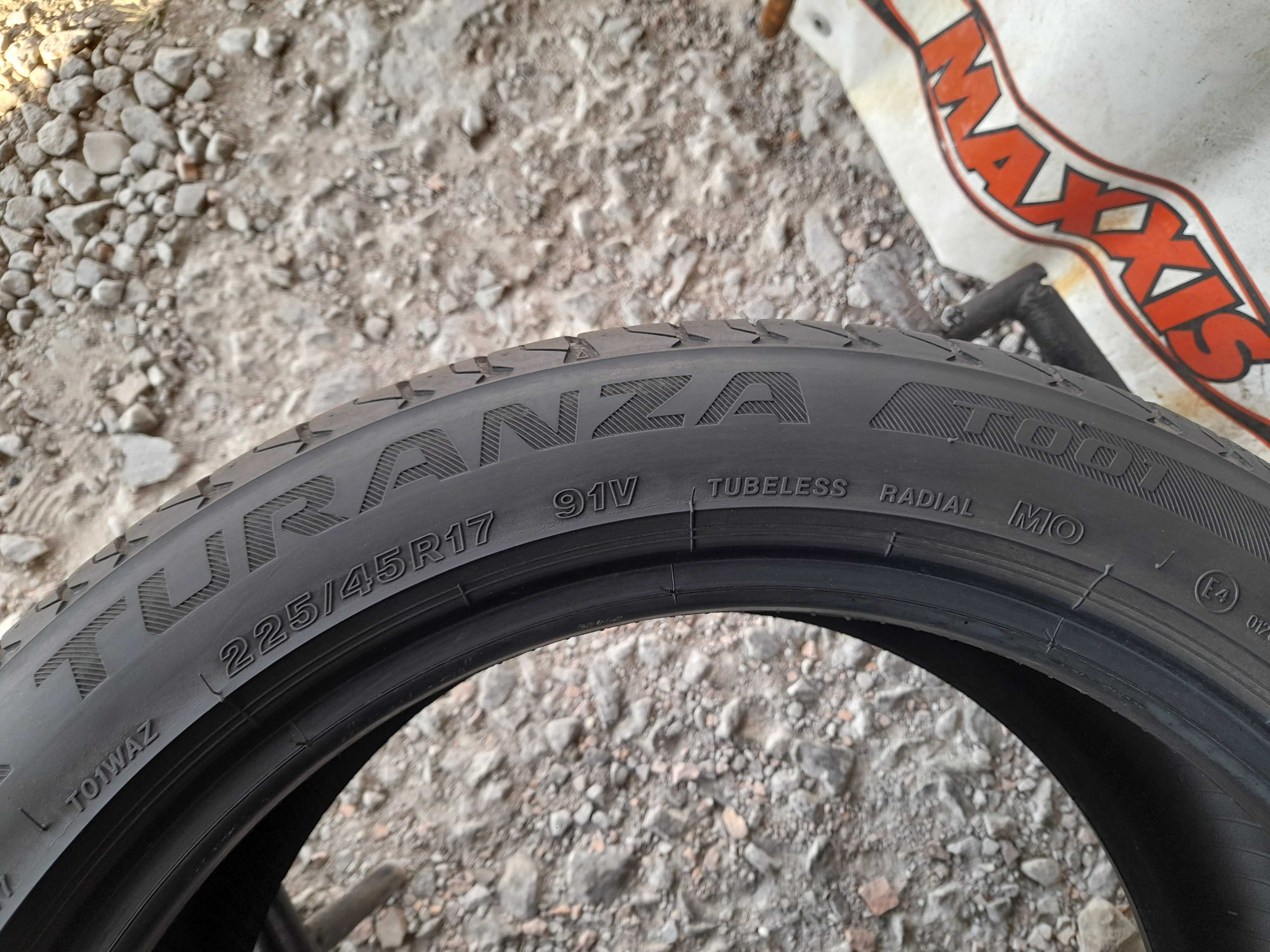 Літні шини 225/45 R17 Bridgestone turanza T001