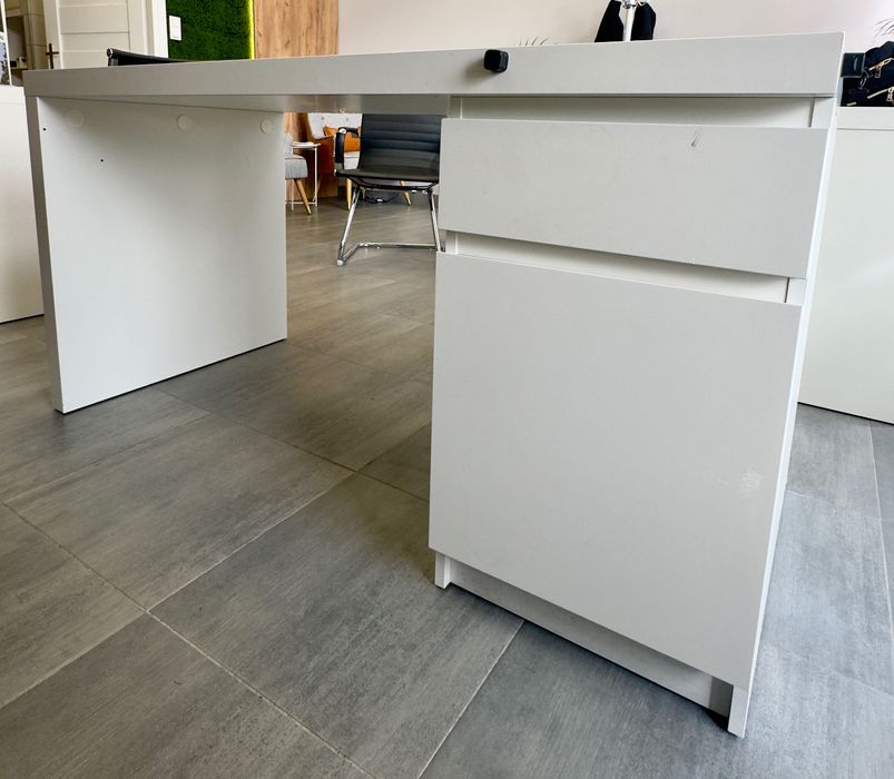 Biurko biale ikea