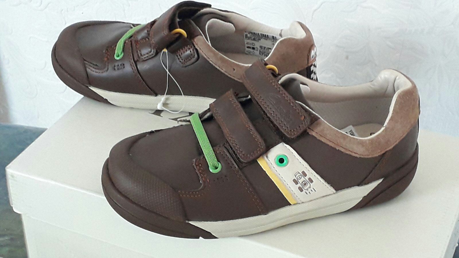 Clarks Кросівки шкіряні для хлопчика  РОЗМІР 30 Оригінал