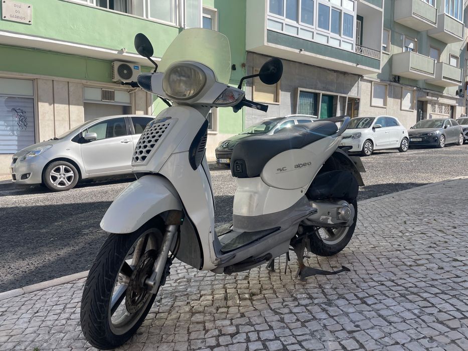 Aprilia Scarabeo 125 — 2011 — Bom estado geral, com sinais de uso