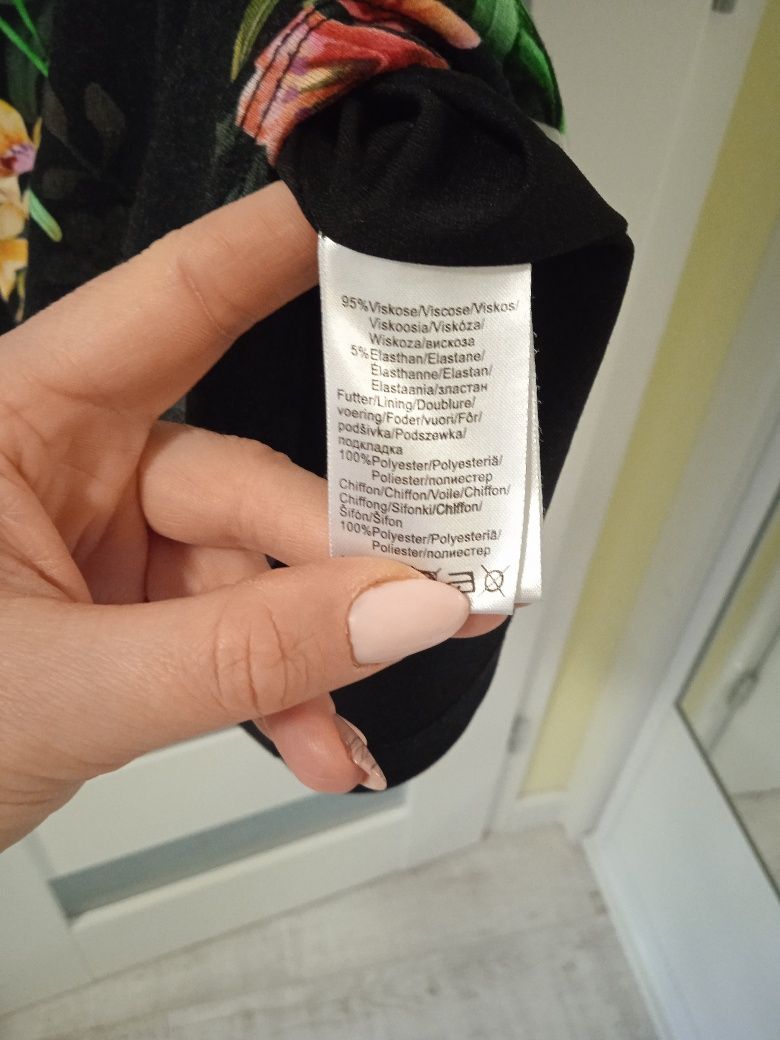 Sukienka czarna w kwiaty 36 alba moda