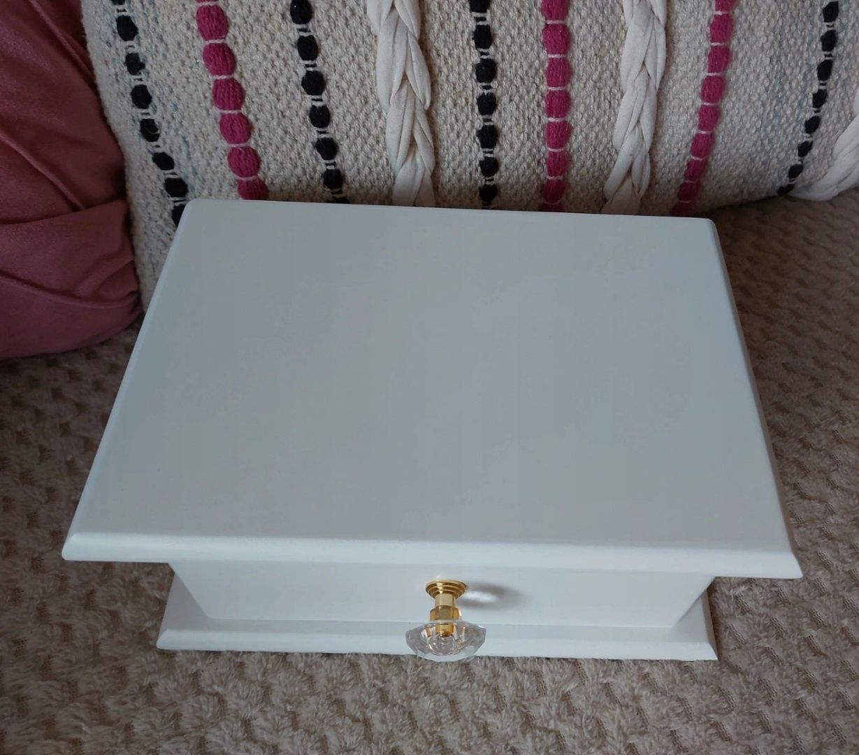 Biała szufladka szkatułka przybornik do toaletki do makijażu