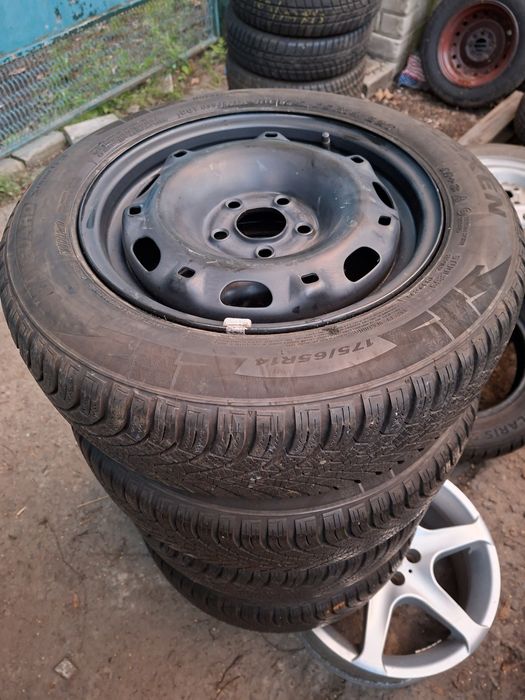 Колеса Шкода Фабия. 5/100/14. J6. Et43. Dia57,1. Шины Зима 175/65/14.
