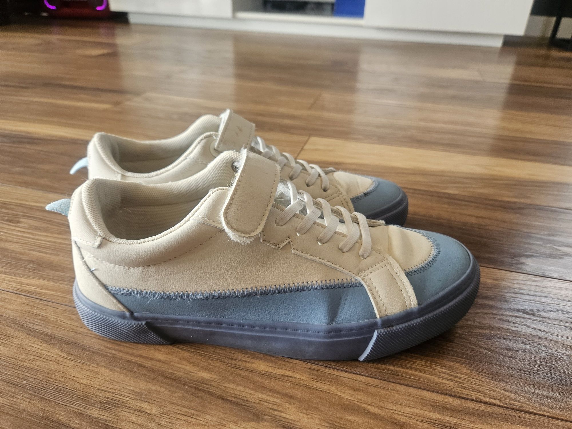 Buty Reserved 37 na rzep