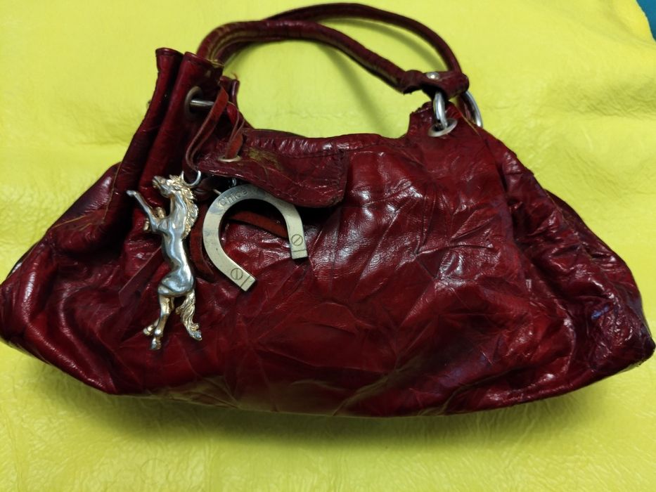 Шкіряна лакована сумка, червоного кольору