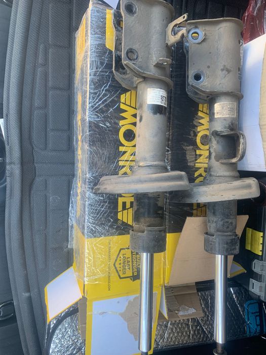 Стійки стойки амортизатори Jeep Compass 2