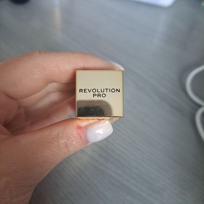 Szminka nude Revolution pro