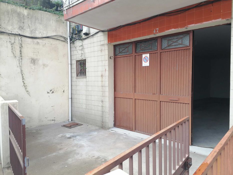 Armazém c/ WC, Garagem Gaia centro Avenida República