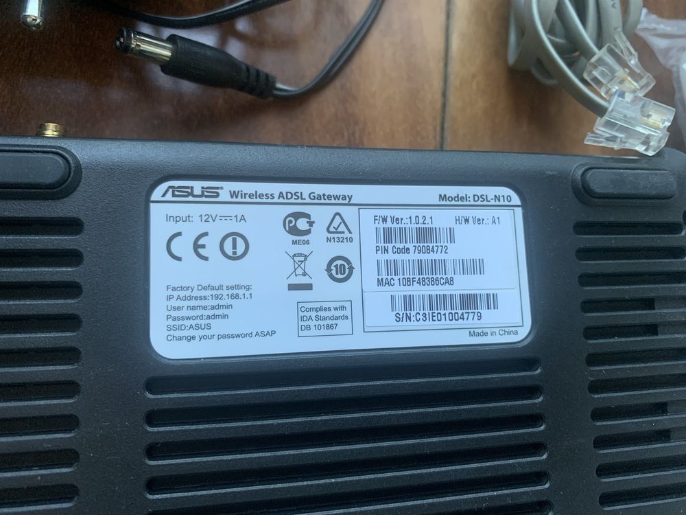 ADSL модем и роутер Wi Fi Asus DSL-N10